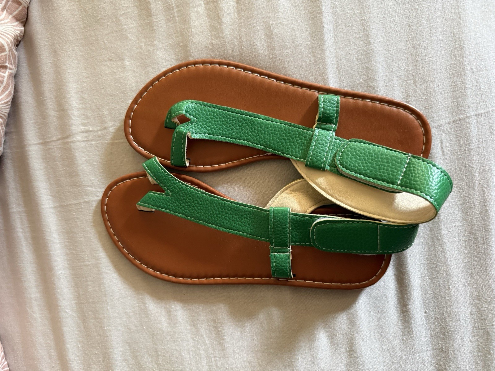 Women’s Green Solid Strappy Thong Ankle Strap Sandals w/ Adjustable Buckle US 8