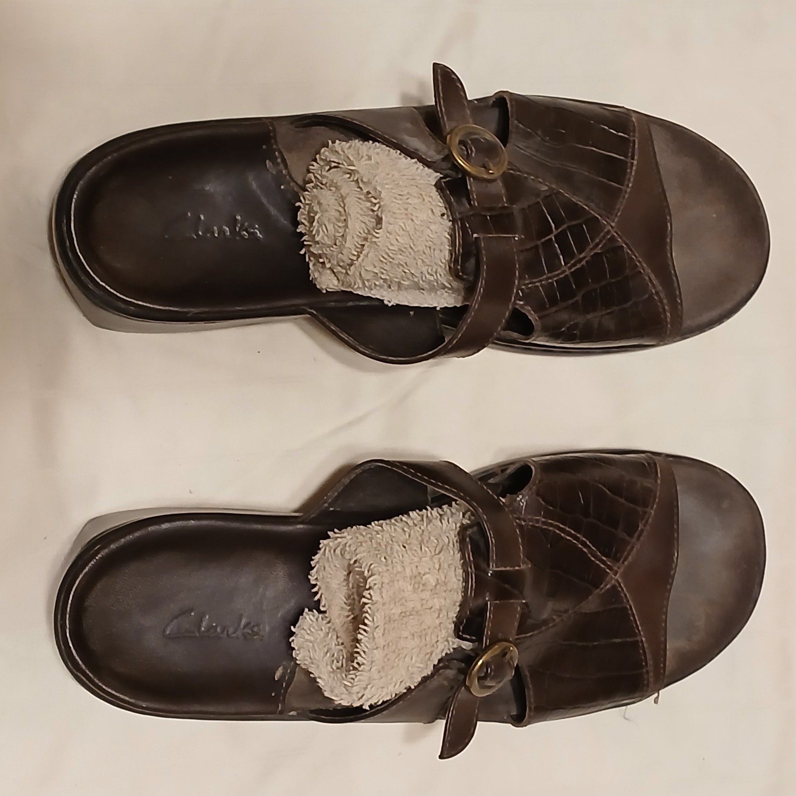 Clarks Women Dark Brown Faux Croc Wedge Sandals Comfort Fuzzy Lined Size Unknown