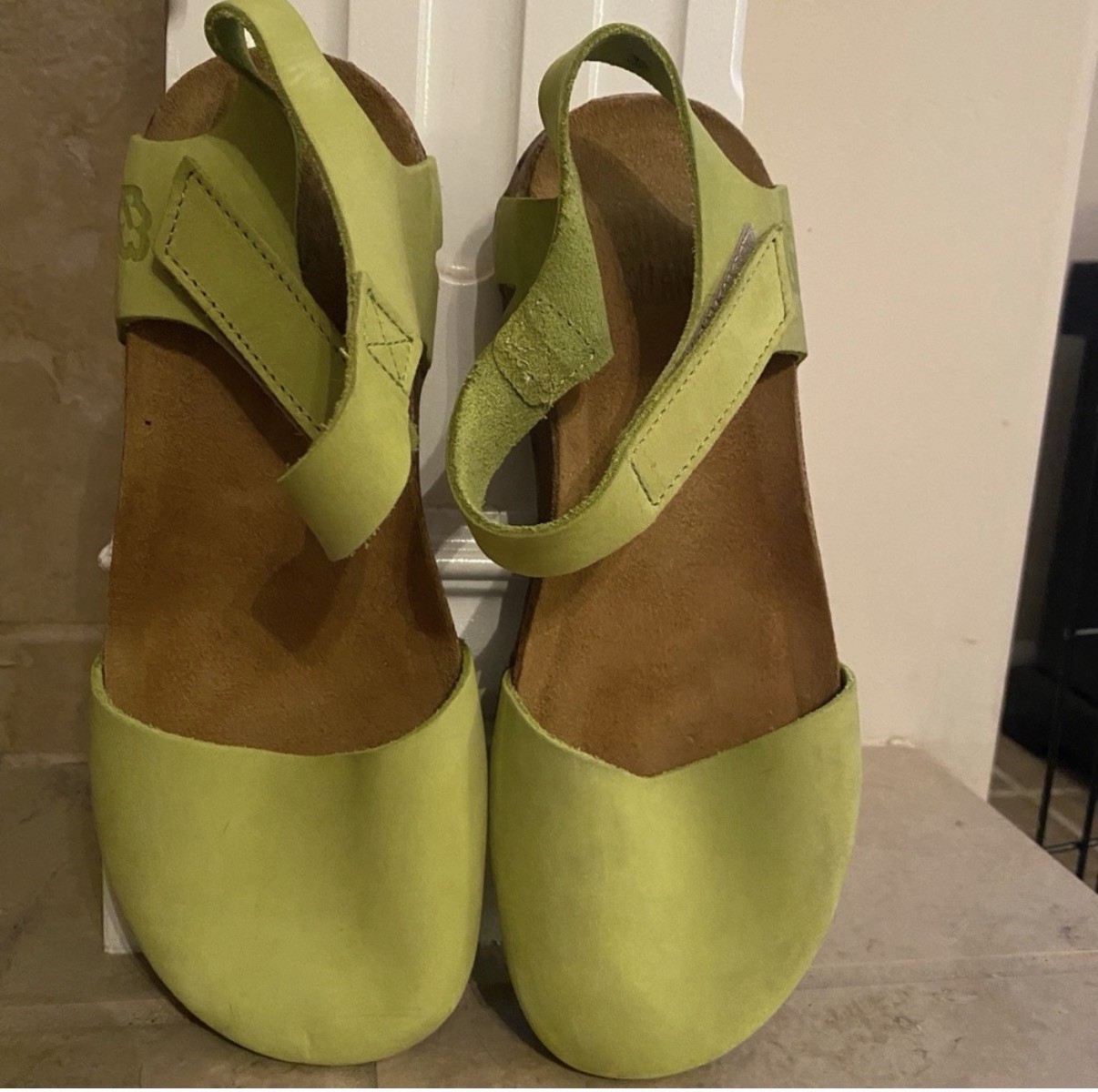 Women’s Green Leather Strappy Flat Sandals Solid Slingback US 6