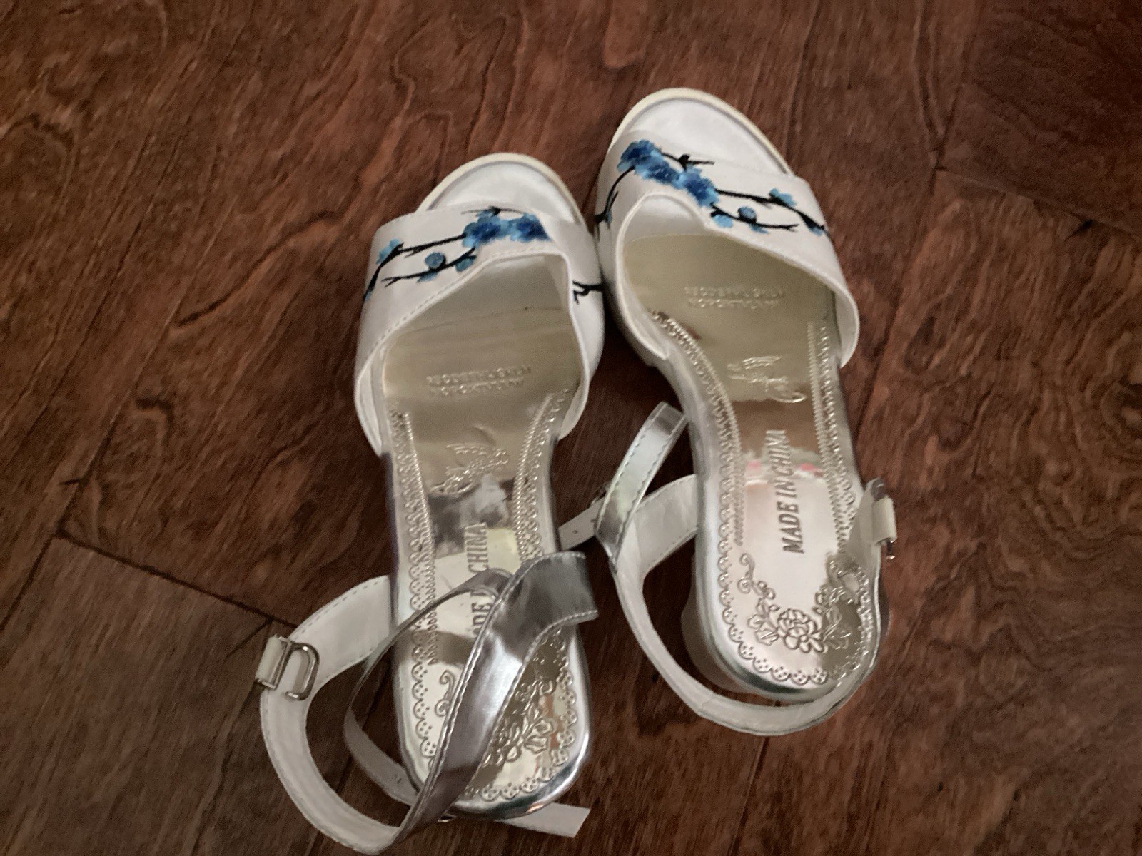 MADO CHINA White/Blue Floral Embroidered Leather Strappy Sandals Ankle 7