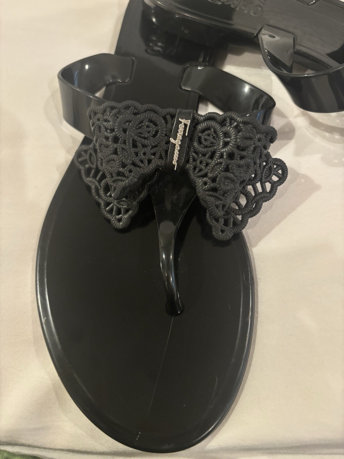 Salvatore Ferragamo Black Lace Bow Jelly Flip Flops SZ 8