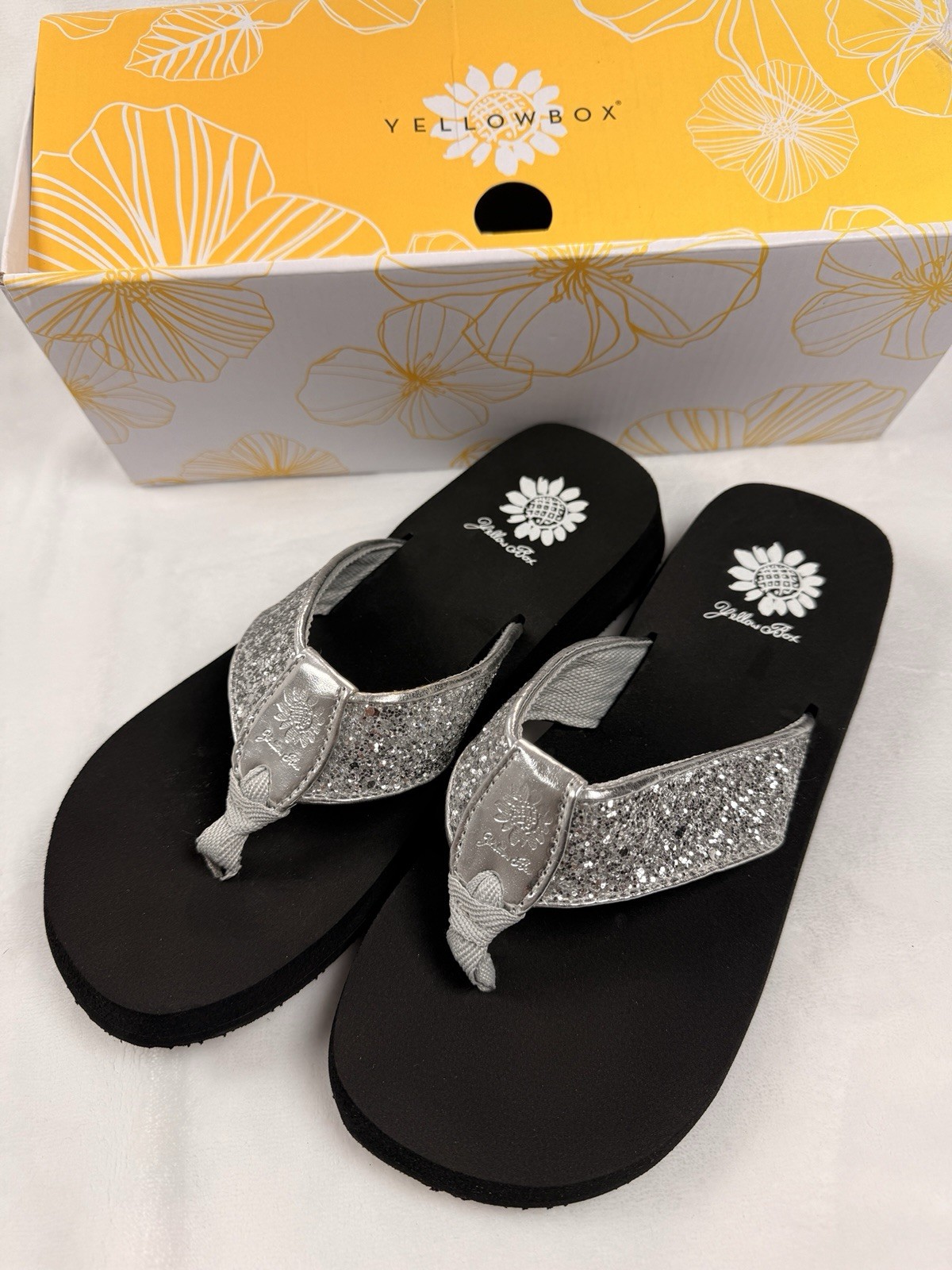 Yellow Box Feliks Silver Flip Flop Sandals Women’s Size 6.5M
