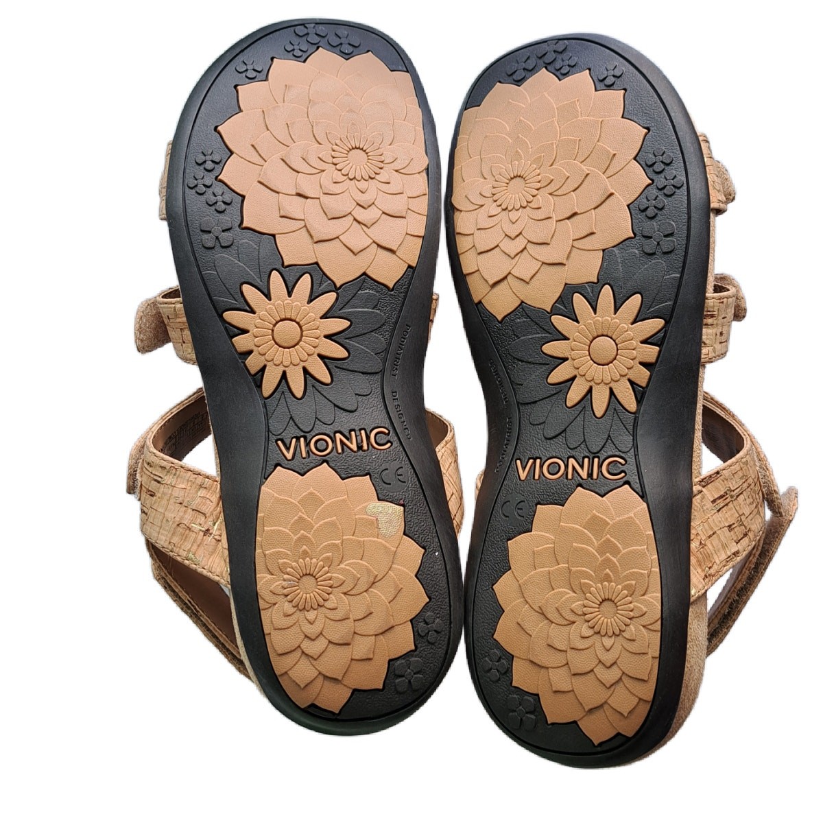 VIONIC Amber Adjustable Sandals Size 8 Gold Cork Flat Casual Travel Comfort