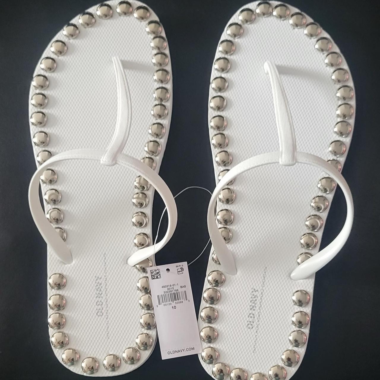 Old Navy Women’s White Flipflops