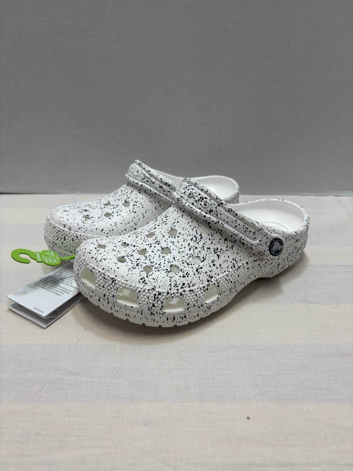 NEW Crocs Classic Speckle Clogs Women’s Size 6 White/Black Slip On Comfort NWT