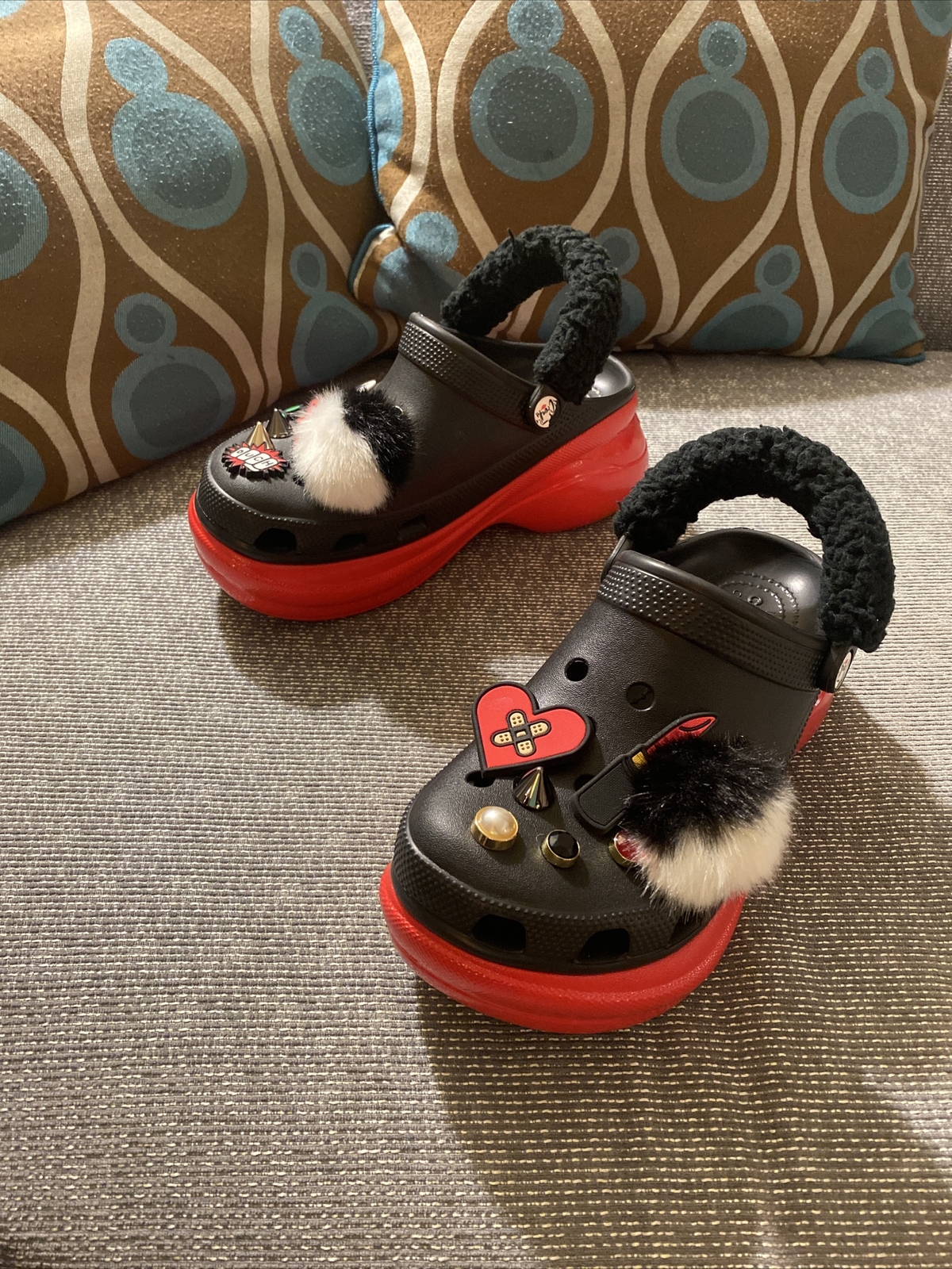 CROCS DISNEY CRUELLA CLASSIC BAE PLATFORM CLOG W 8 Sold Out Everywhere 17 Pins