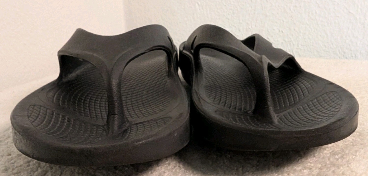 OOfos Original Sandals Womens Size 8 Mens 6 Recovery Slides Flip Flops Black