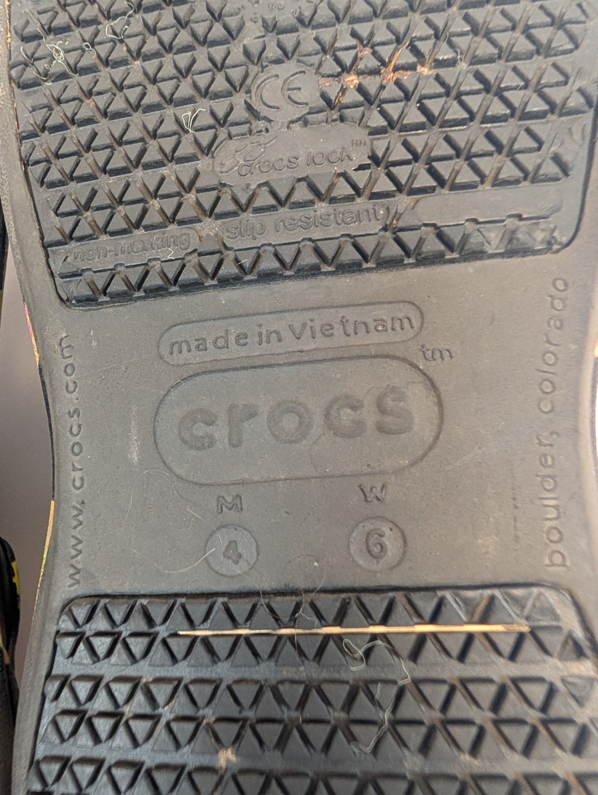 Crocs Bistro Hamburger Hotdogs Pizza Rare Graphics Unisex Sz. Men’s 4 Women’s 6