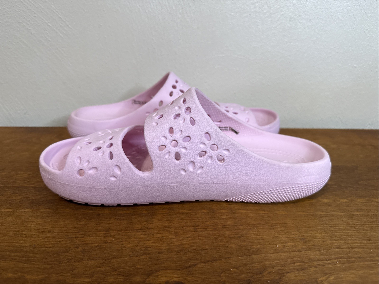 Crocs Women’s Classic Cut Out Floral Slide Sandals Milk Pink Size 11 Beach Water
