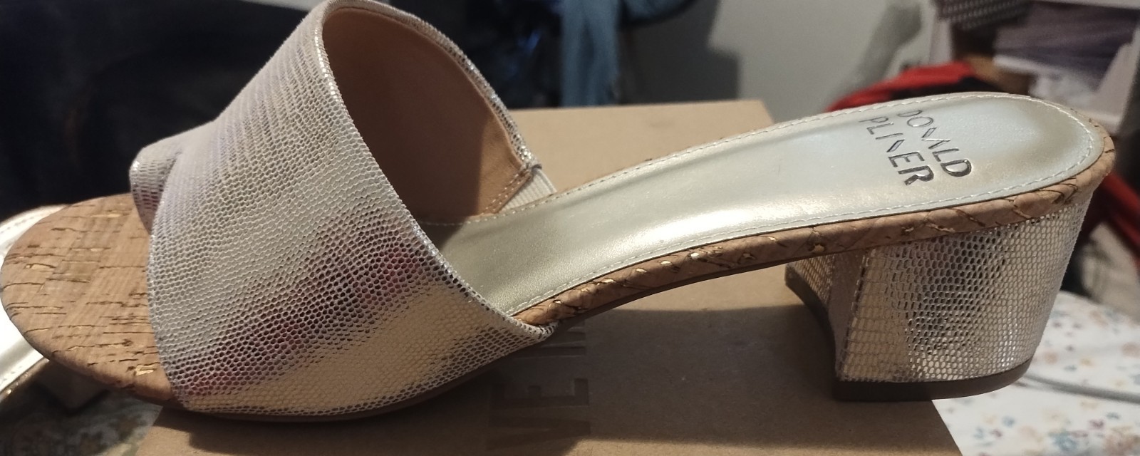 Donald Pliner Metallic Gold Sandal New Size 11 Women’s Slide With Toe Ring Style
