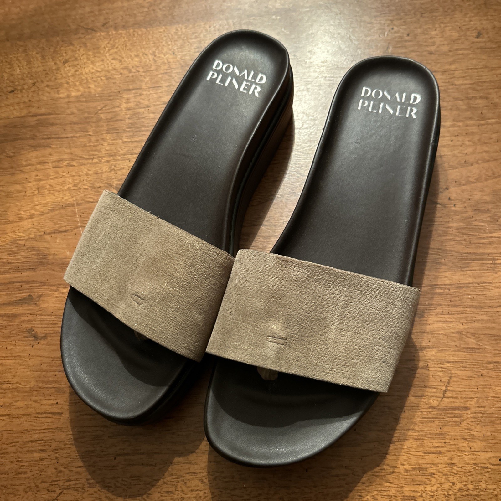 Donald Pliner Women’s Fifi Leather Slip-On Sandal Light Bronze NEW