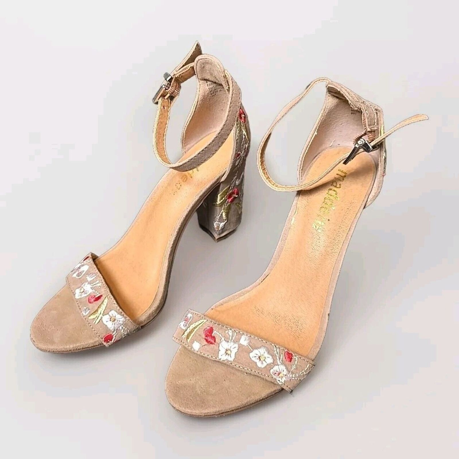 Madden NYC Brigid Womens Block Heel Sandals Size 6 Embroidered Spring Summer