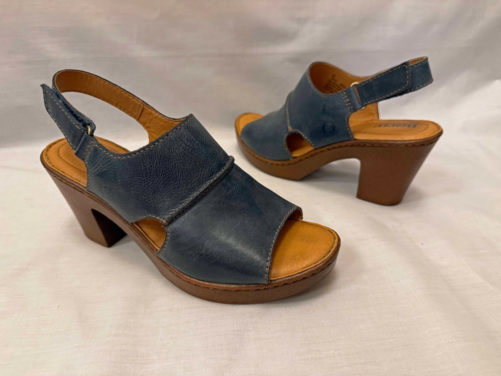 Born Blue Leather Sandals Size 9M 3.25″ Heels Comfort Shoes – hook and eye close