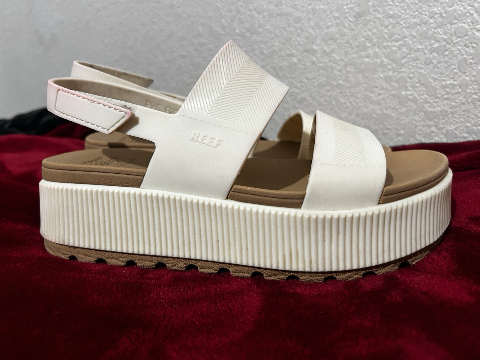 Reef Women’s White/Tan Leather Strappy Platform Sandals Hook & Loop Adjustable 7