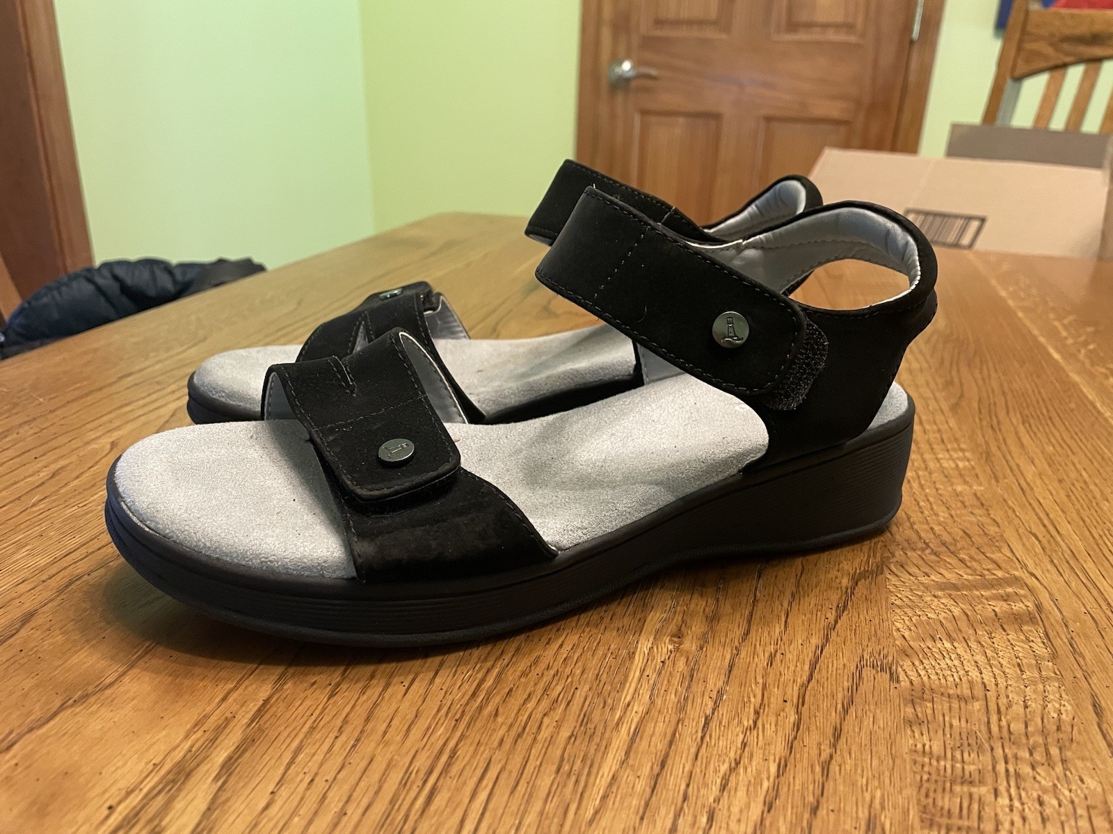 Lands End Women’s Hook And Loop Strap Closure Black Sandals Size 7.5