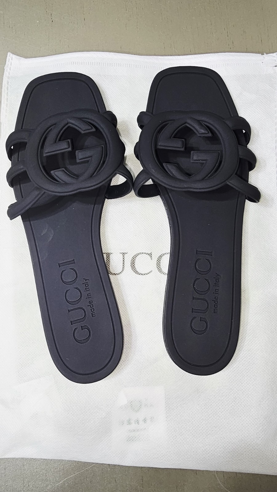 Gucci Women’s Black Rubber Slides Size 10 (GRADE A) Brand New With Box.