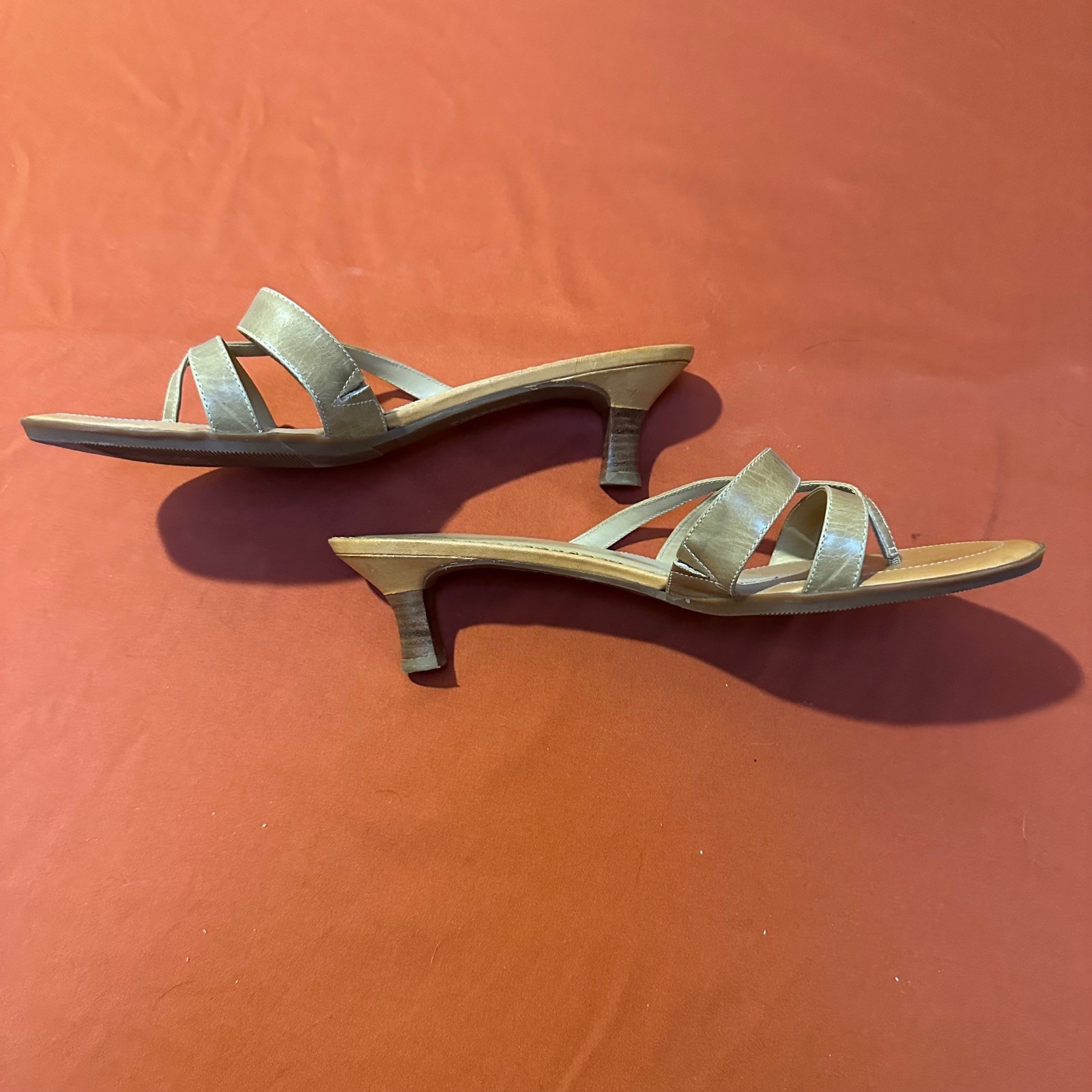 Hush Puppies Womens Tan Brown Thong Strap Kitten Heel Sandals Size Unknown
