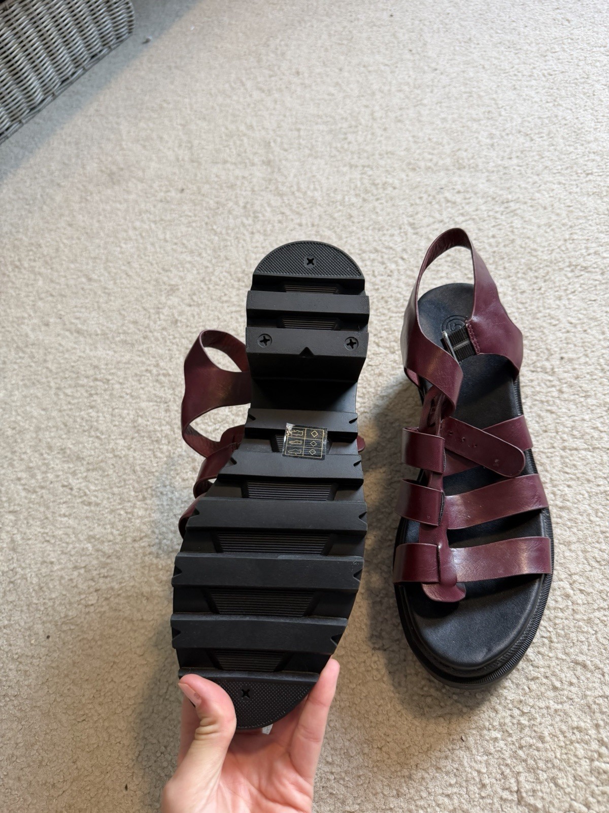 Urban Outfitters Burgundy Leather Strappy Buckle Sandals Solid US 10 UK 8