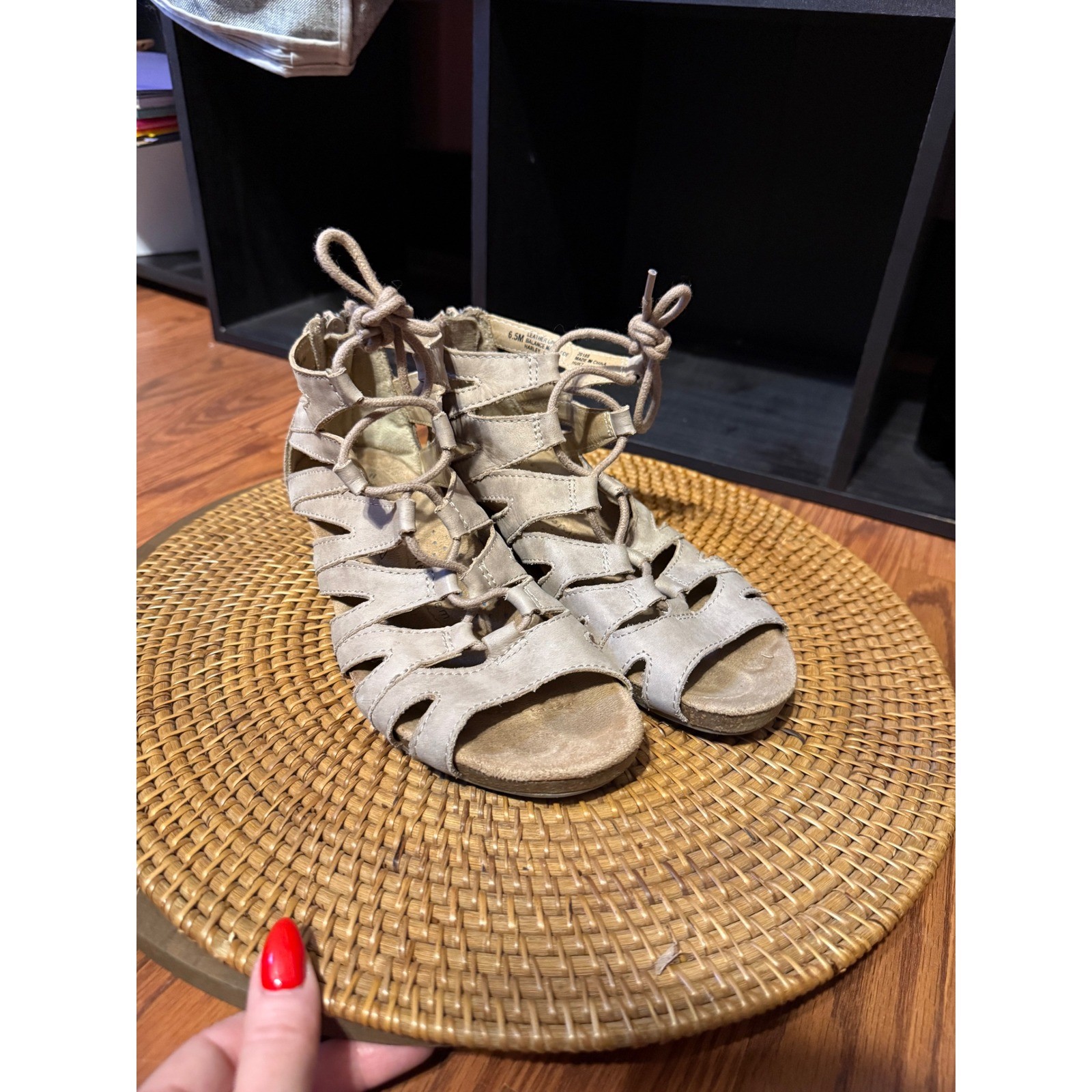 Earth Origins Harley Taupe Leather Gladiator Wedge Sandals Lace Up Back Zip 6.5M