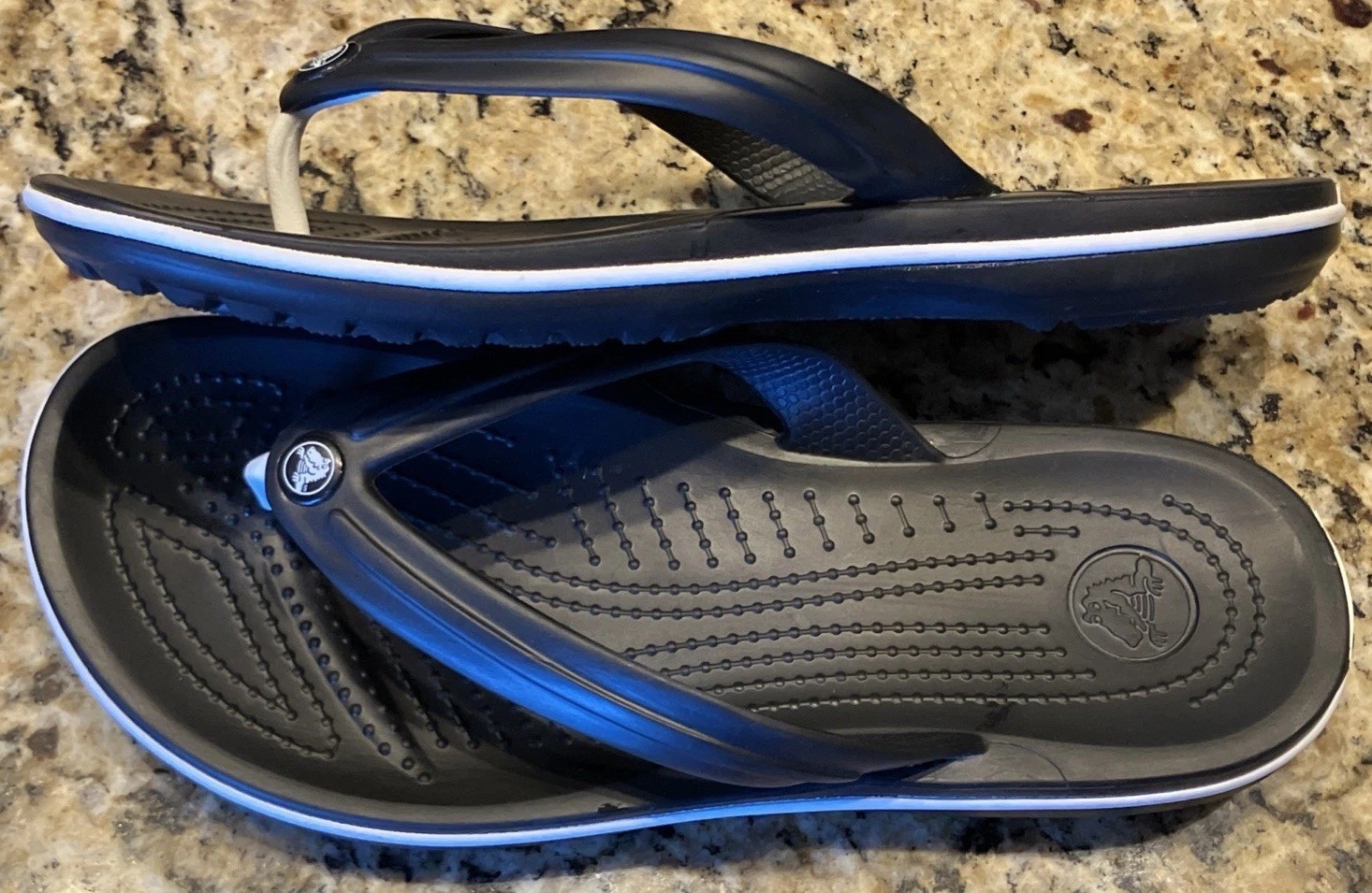 Crocs Crocband Flip Flops Black White Sporty Sandals Men’s 6 Women’s 8 11033-001