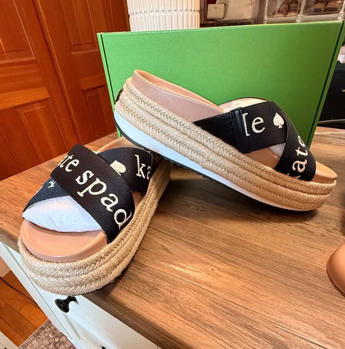 NIB Kate Spade Black With White Embroidered Logo Cross-Strap Slides Size 8