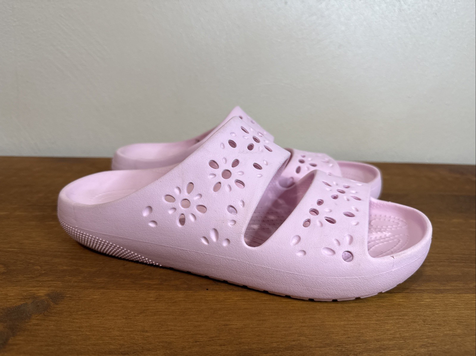 Crocs Women’s Classic Cut Out Floral Slide Sandals Milk Pink Size 11 Beach Water