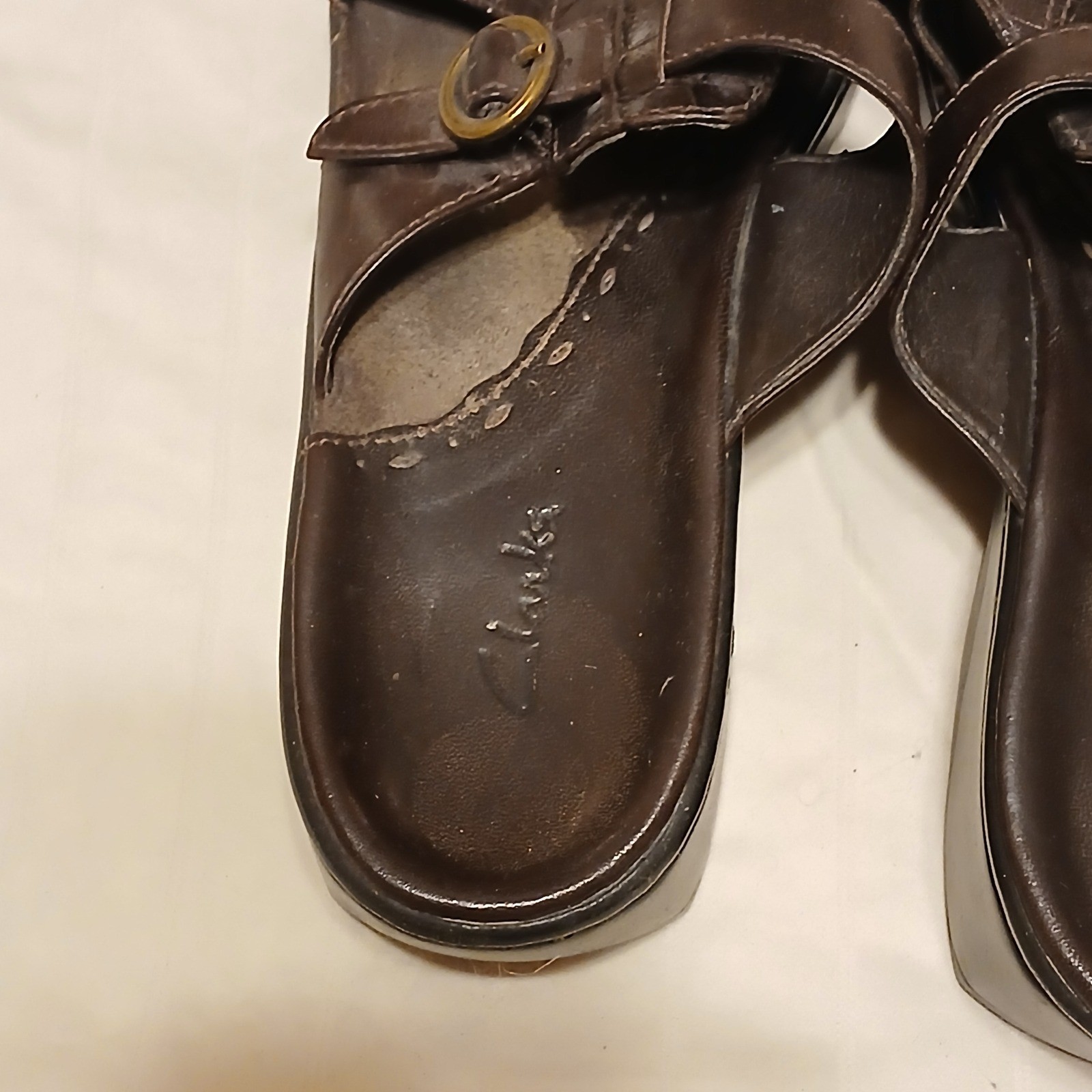 Clarks Women Dark Brown Faux Croc Wedge Sandals Comfort Fuzzy Lined Size Unknown