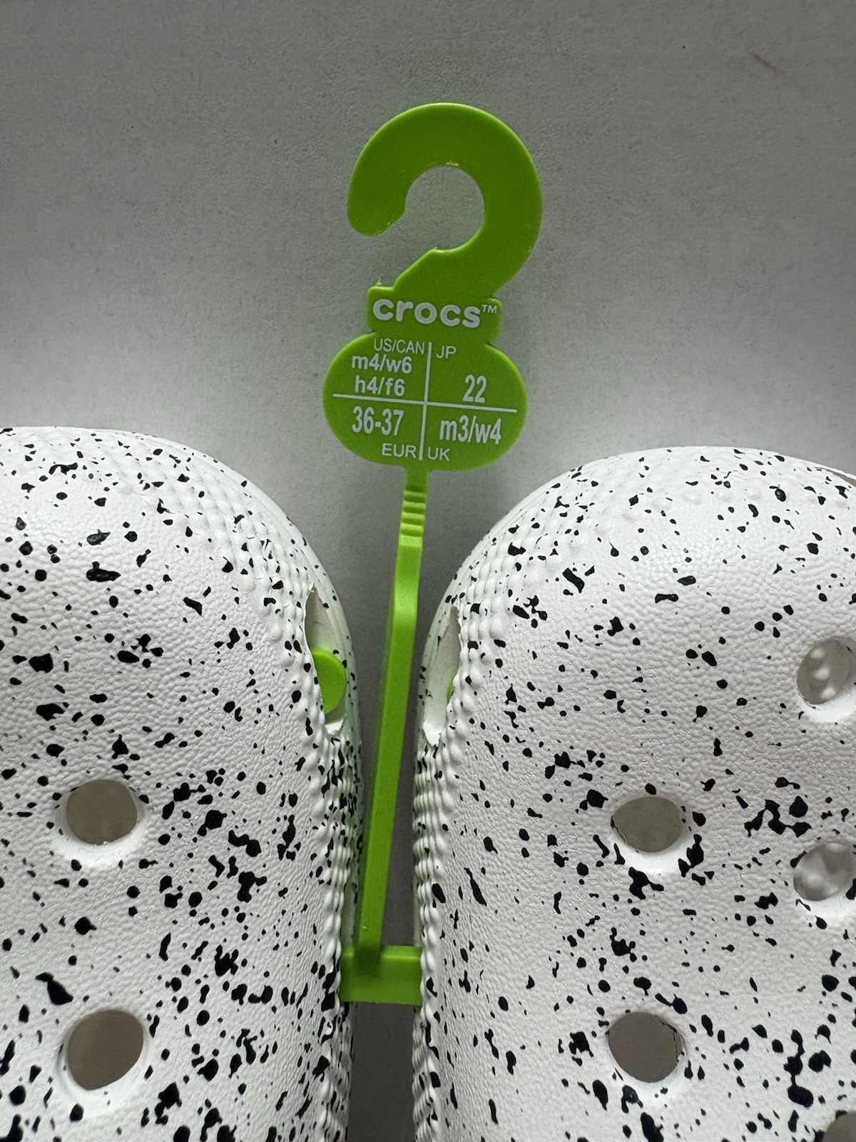 NEW Crocs Classic Speckle Clogs Women’s Size 6 White/Black Slip On Comfort NWT