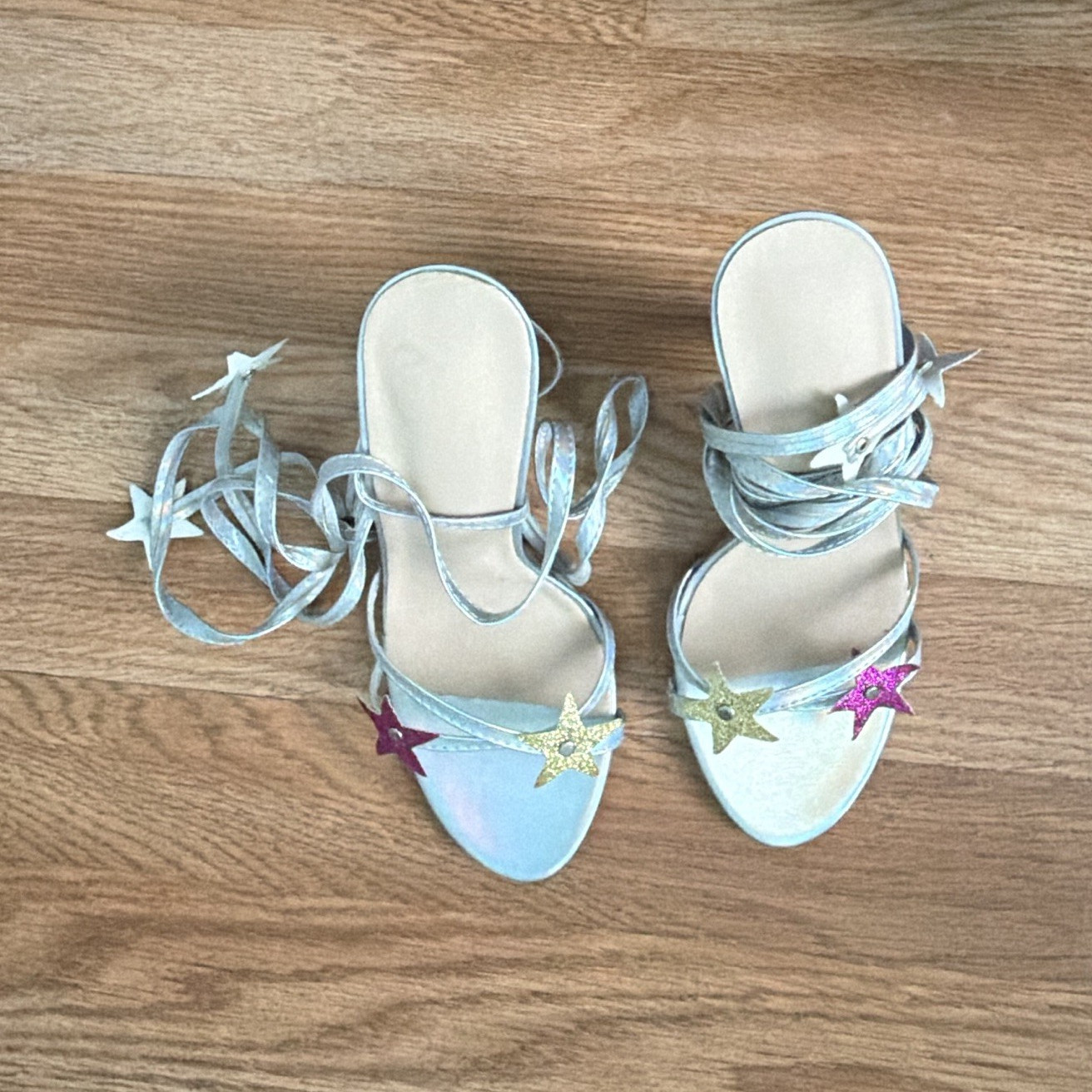 Silver Strappy Lace-Up Ankle Strap Flat Sandals Star Accents Leather 6