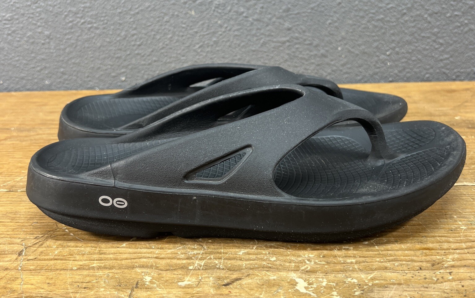Oofos Men’s 12 Women’s 14 Oofos Original Sandals Flip Flops Black