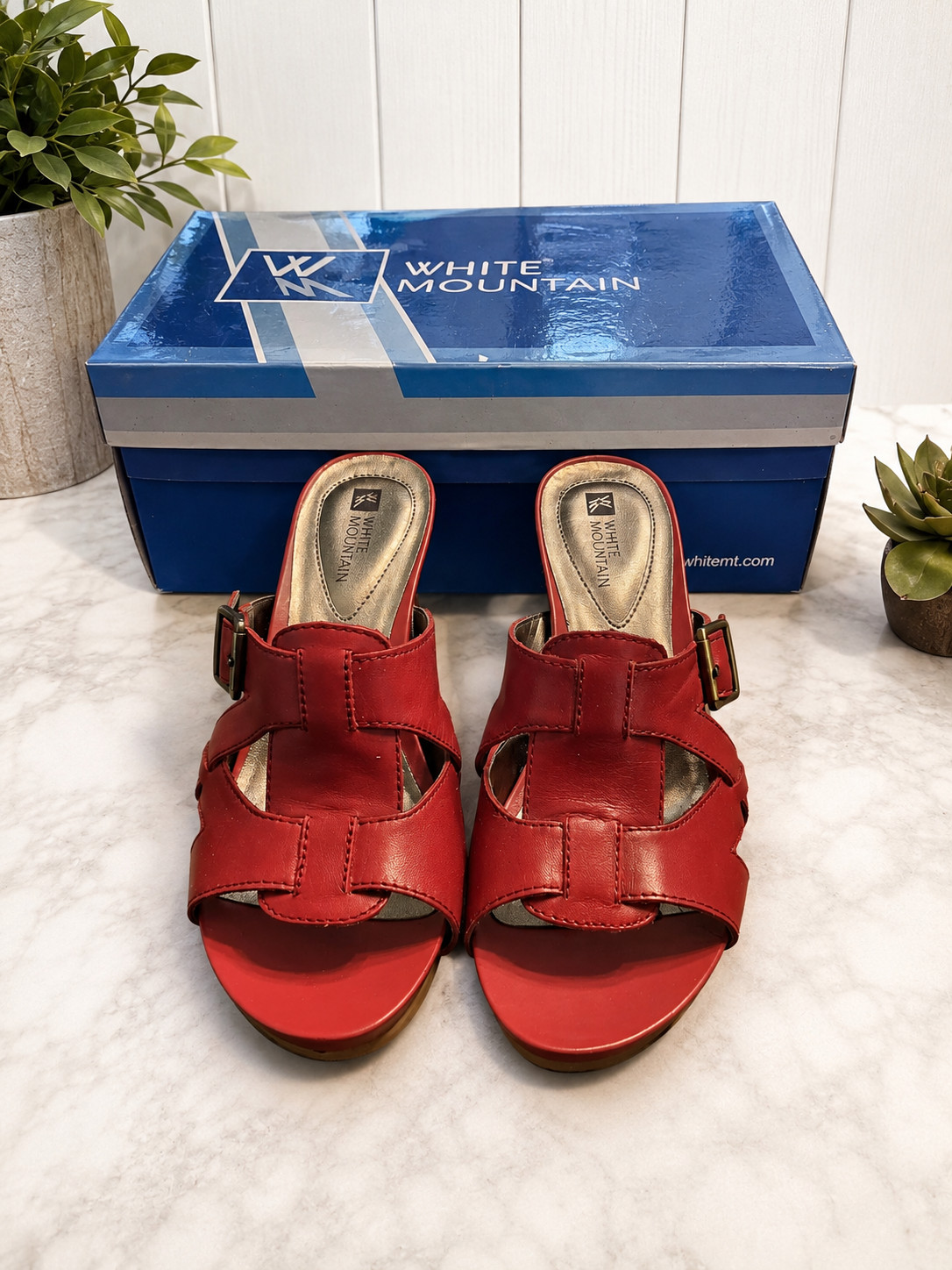 NIB White Mountain Mimic Red Leather Slide Sandals Size 7