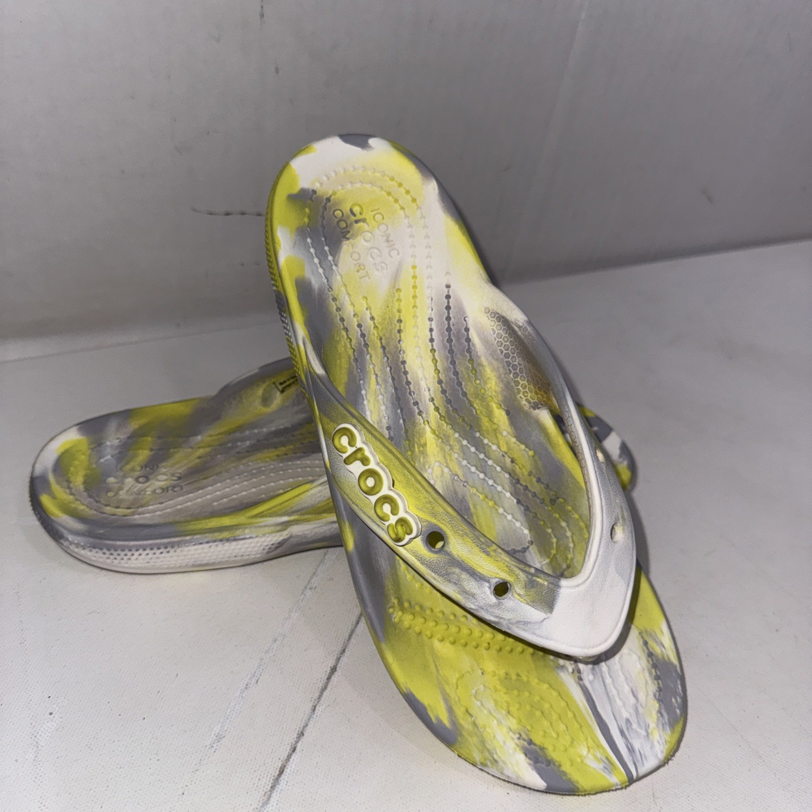 Crocs Classic Marbled Clog Yellow Grey Slip On Flip Flops Men’s 4 Women’s 6