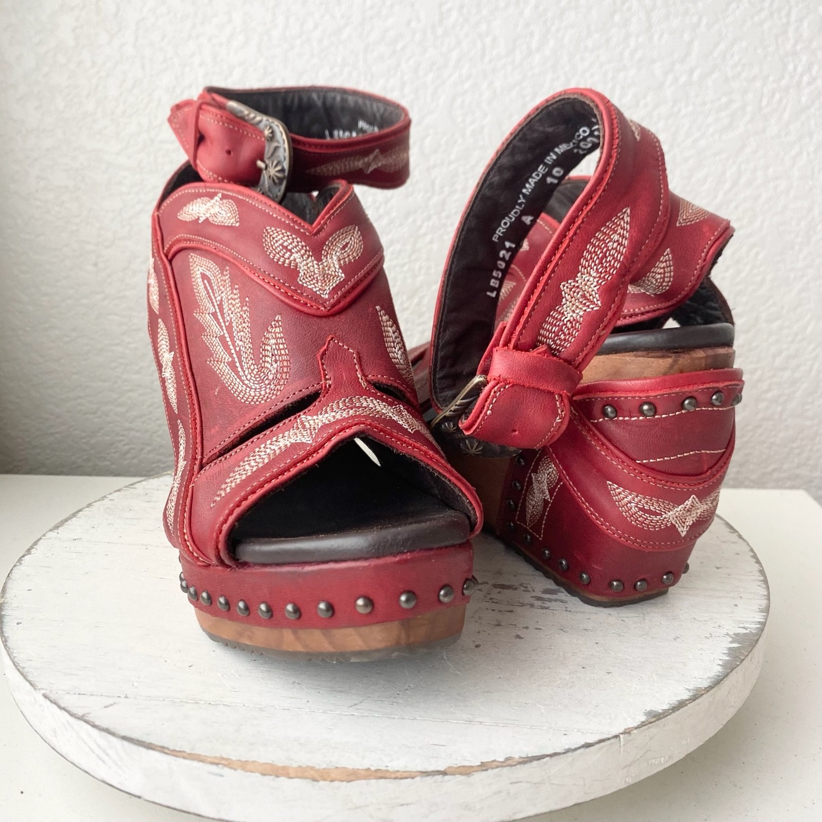 with box Lane Lexington Wedge Sandals Smoldering Ruby Red Western Leathe G2U