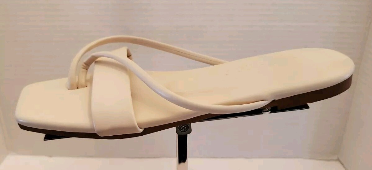 JMGXY Cream Color Thong Flat Sandals Sz.36 (5.5 US) Casual Dress Vacation