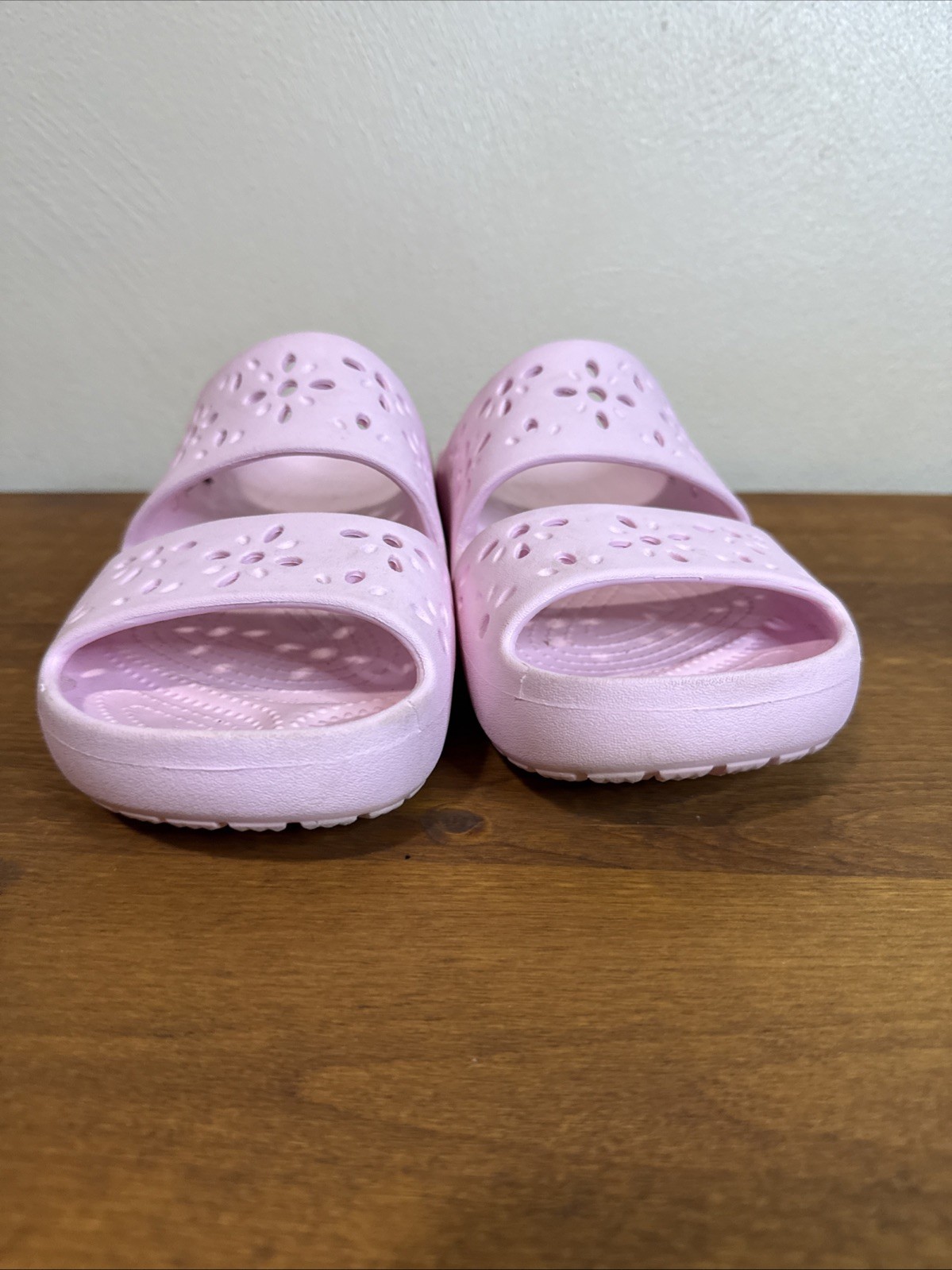 Crocs Women’s Classic Cut Out Floral Slide Sandals Milk Pink Size 11 Beach Water