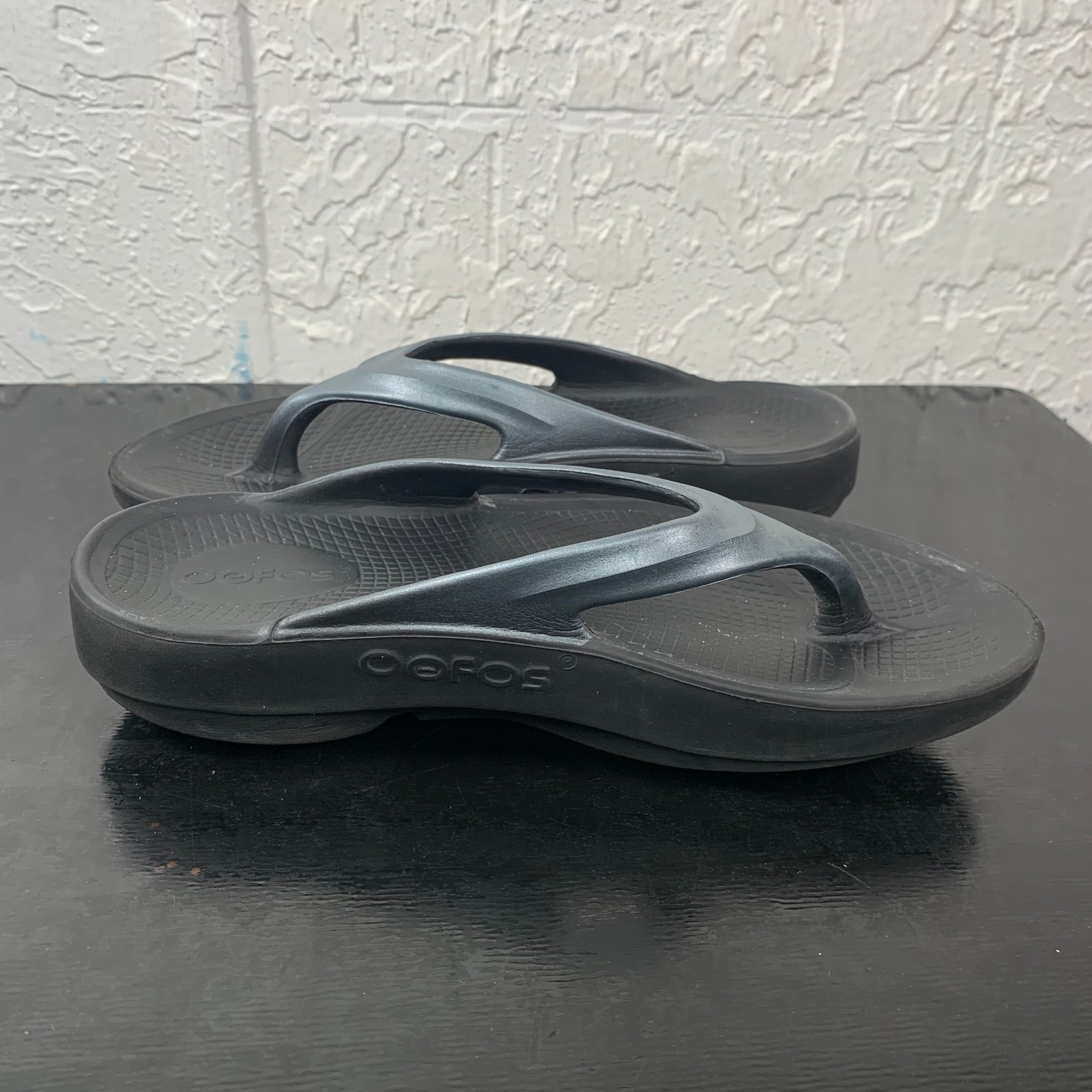 OOFOS Original Sandals Womens Size 5 Black Gray Flip-Flops Rubber Comfort