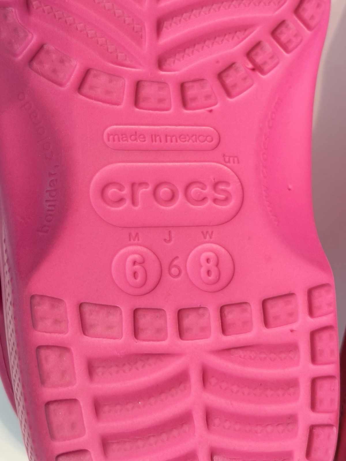 Unisex Pink Crocs Classic Clog Sandals Men’s Size 6 Women’s Size 8