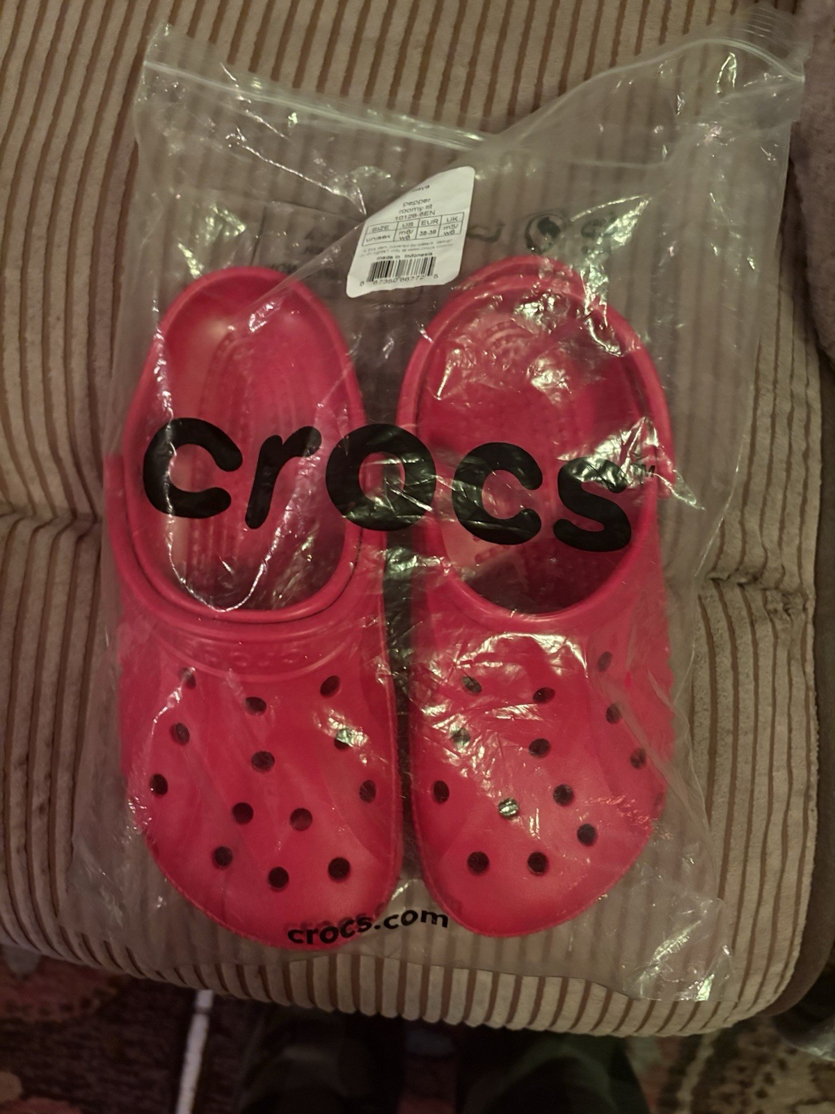 Red Crocs Classic Clogs Unisex Men 6 Women 8