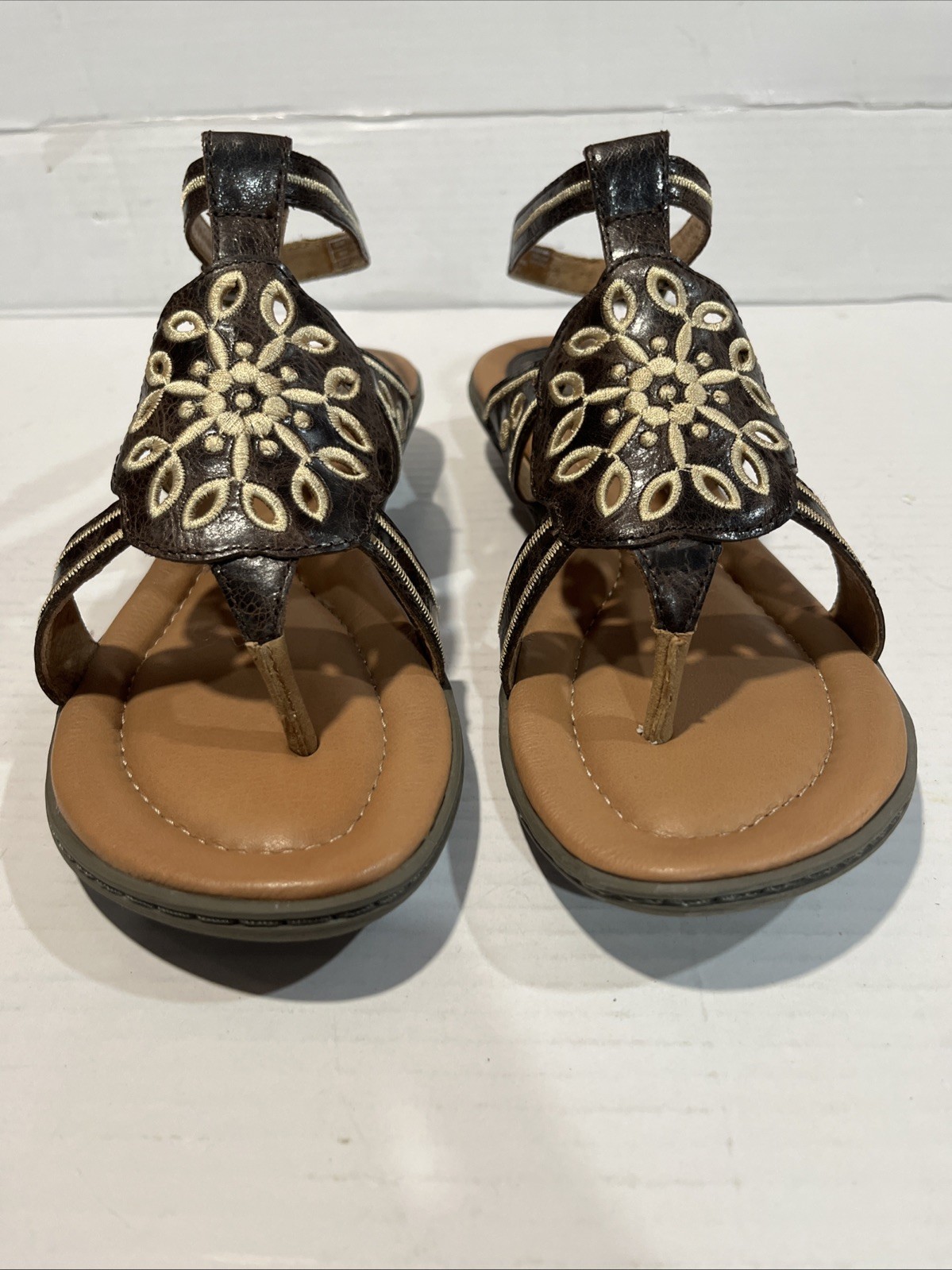 Ariat Mojave Thong Sandal Distressed Leather Cutout Embroidered Flower Brown 8.5
