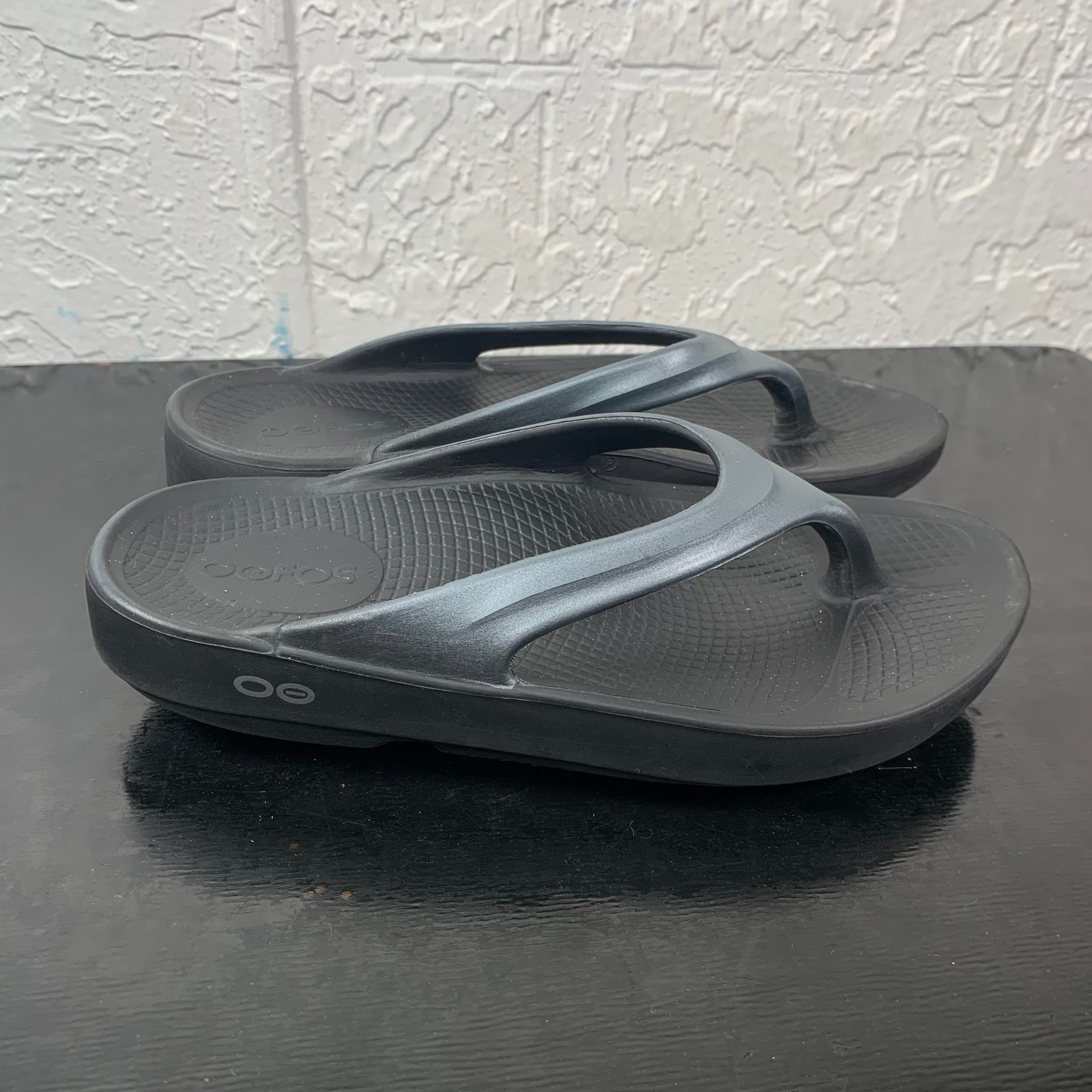 OOFOS Original Sandals Womens Size 5 Black Gray Flip-Flops Rubber Comfort