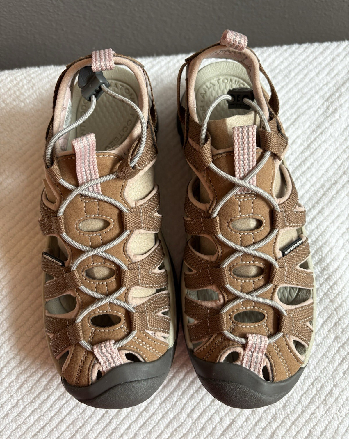 KEEN Women’s Whisper Sandals Toasted Coconut/Peach Whip size 6.5 NEW without Box