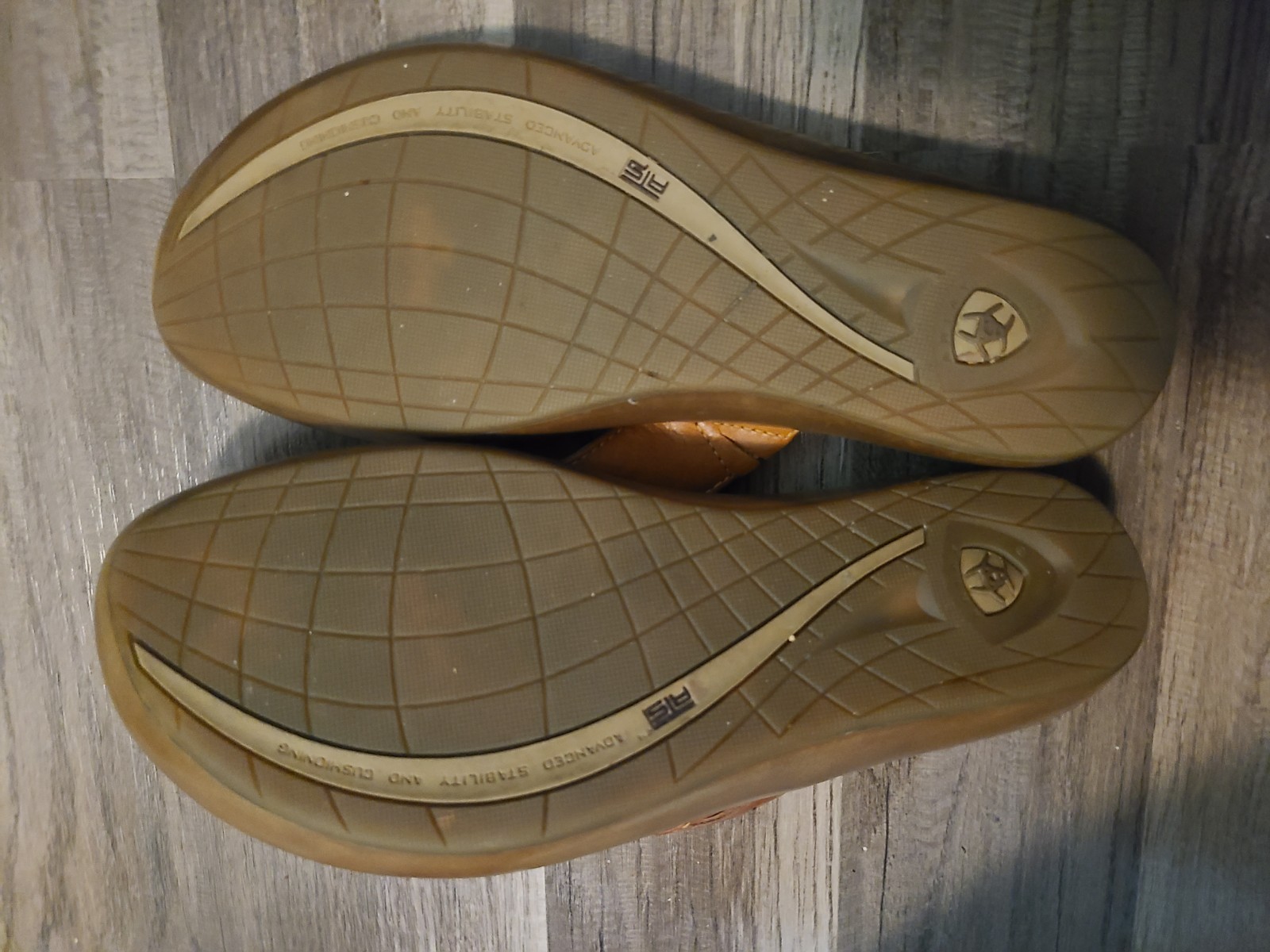 Ariat Womens Sandals Thong Flip Flop Size 9B Brown Leather Embossed Slip On