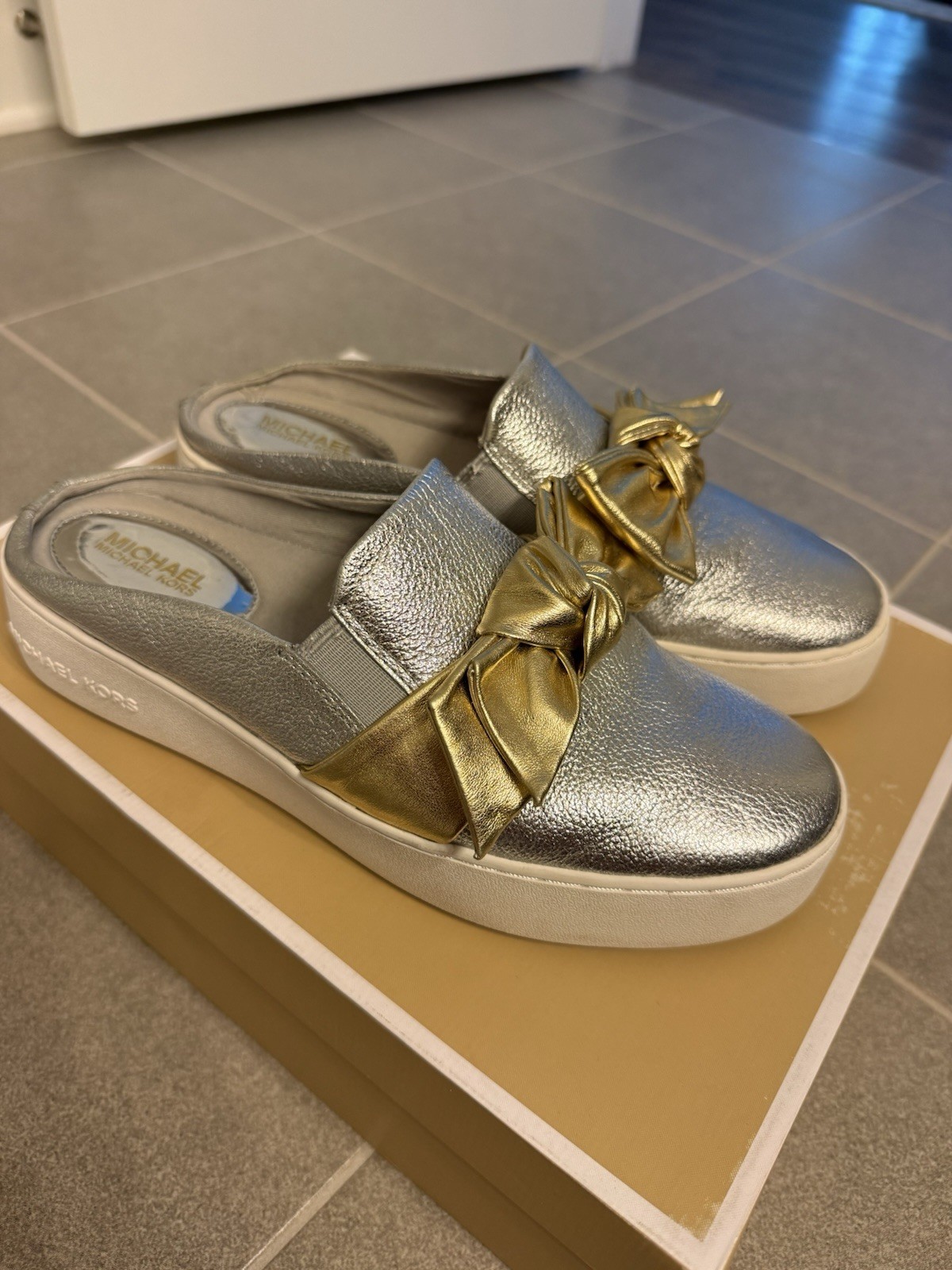 Michael Kors Women’s Leather Slide Sandal Metallic Silver/Gold Bow Logo US 7