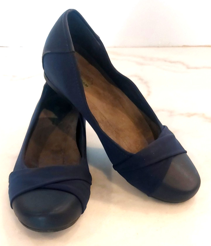 Baretraps Mitsy Slip-on Casual Dress Shoes Memory Foam Womens Size 8 M Navy Blue