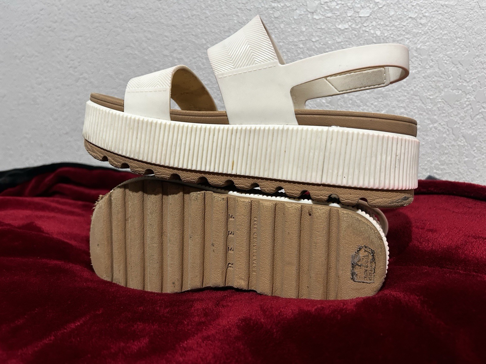 Reef Women’s White/Tan Leather Strappy Platform Sandals Hook & Loop Adjustable 7