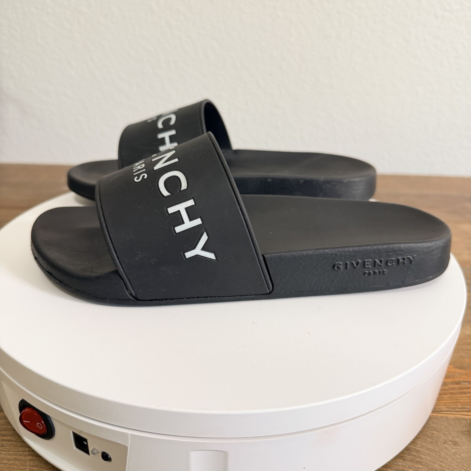 Givenchy Paris Black Women’s Rubber Flat Slides Sandals Size 37 Made In Italy