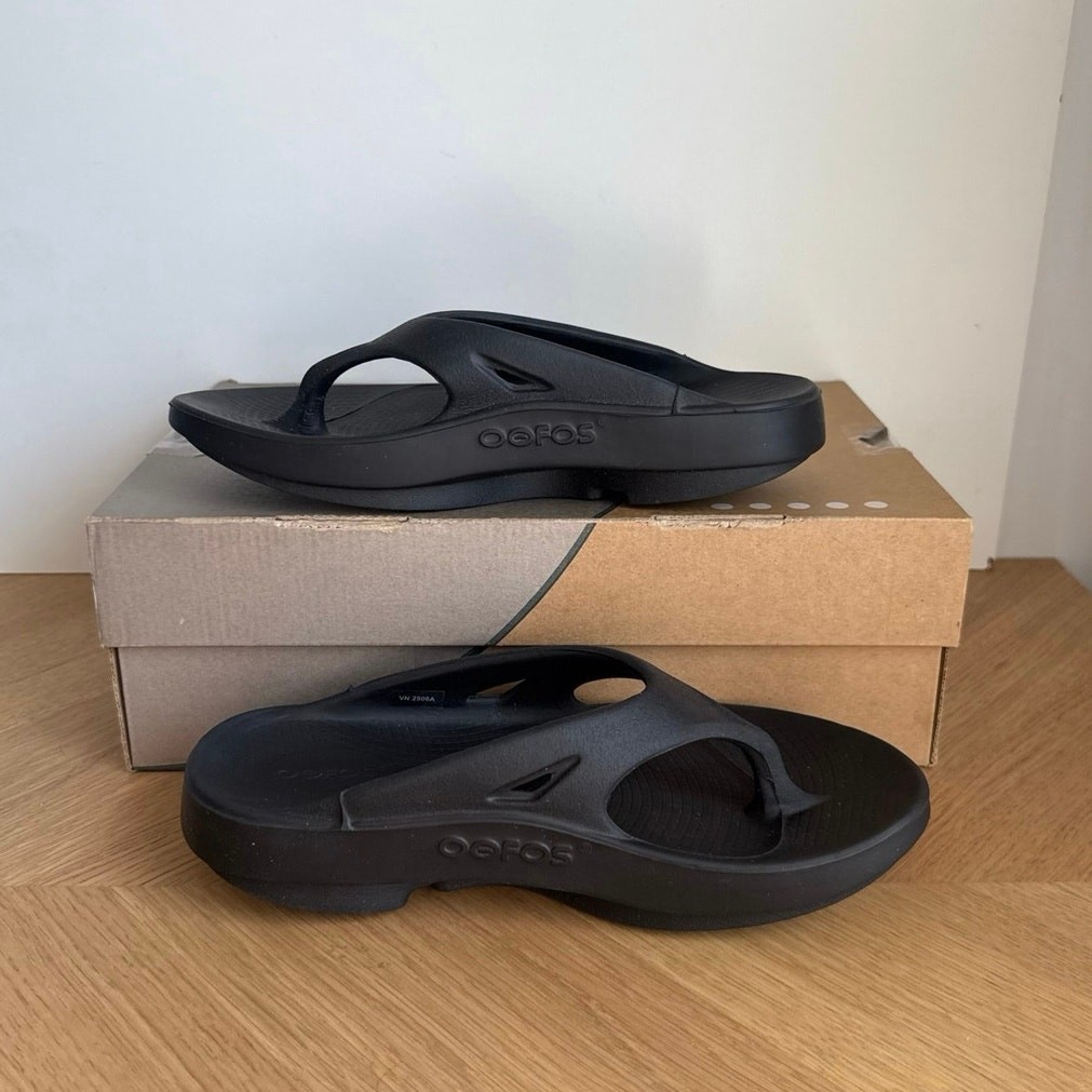 OOFOS OOriginal Recovery Unisex Thong Sandals Slides – SZ Men 6- Women 8