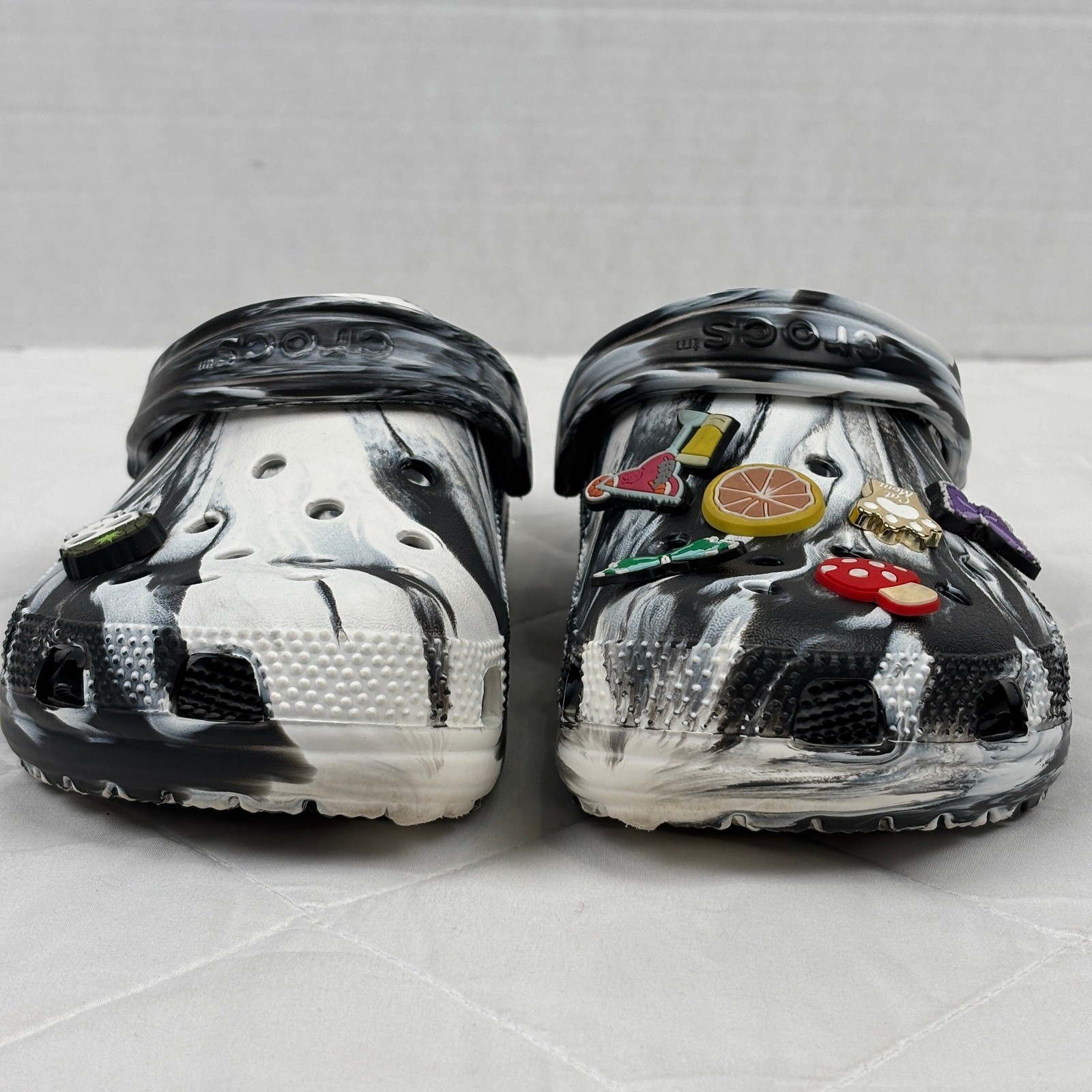 Crocs Classic Marbled Tie Dye Clogs Black White Plus Jibbitz Charms M8 W10