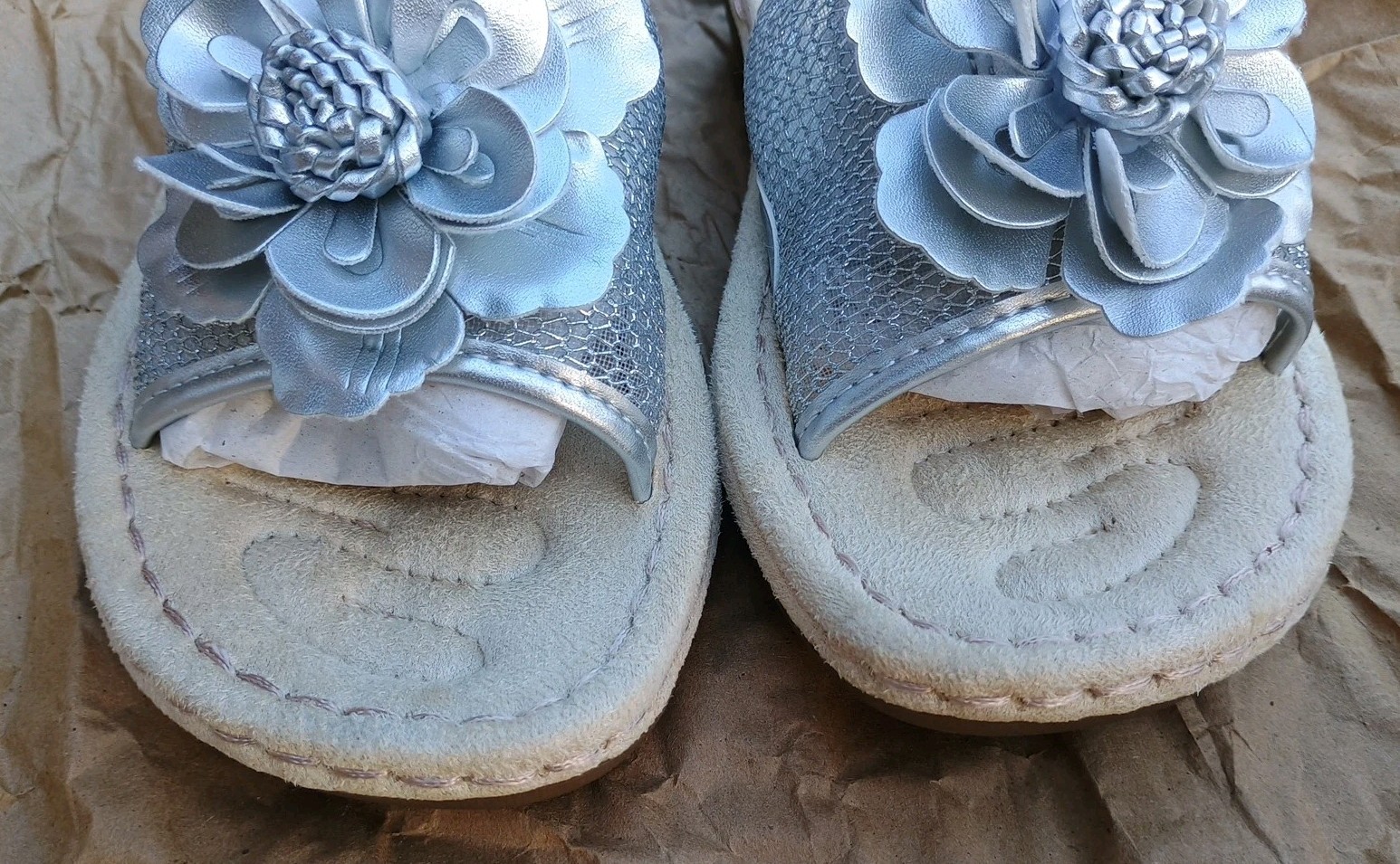 Cliffs Slide Sandals White Mountain Silver Mesh 3D Flowers 1.25″ Wedge Sz 6 wide
