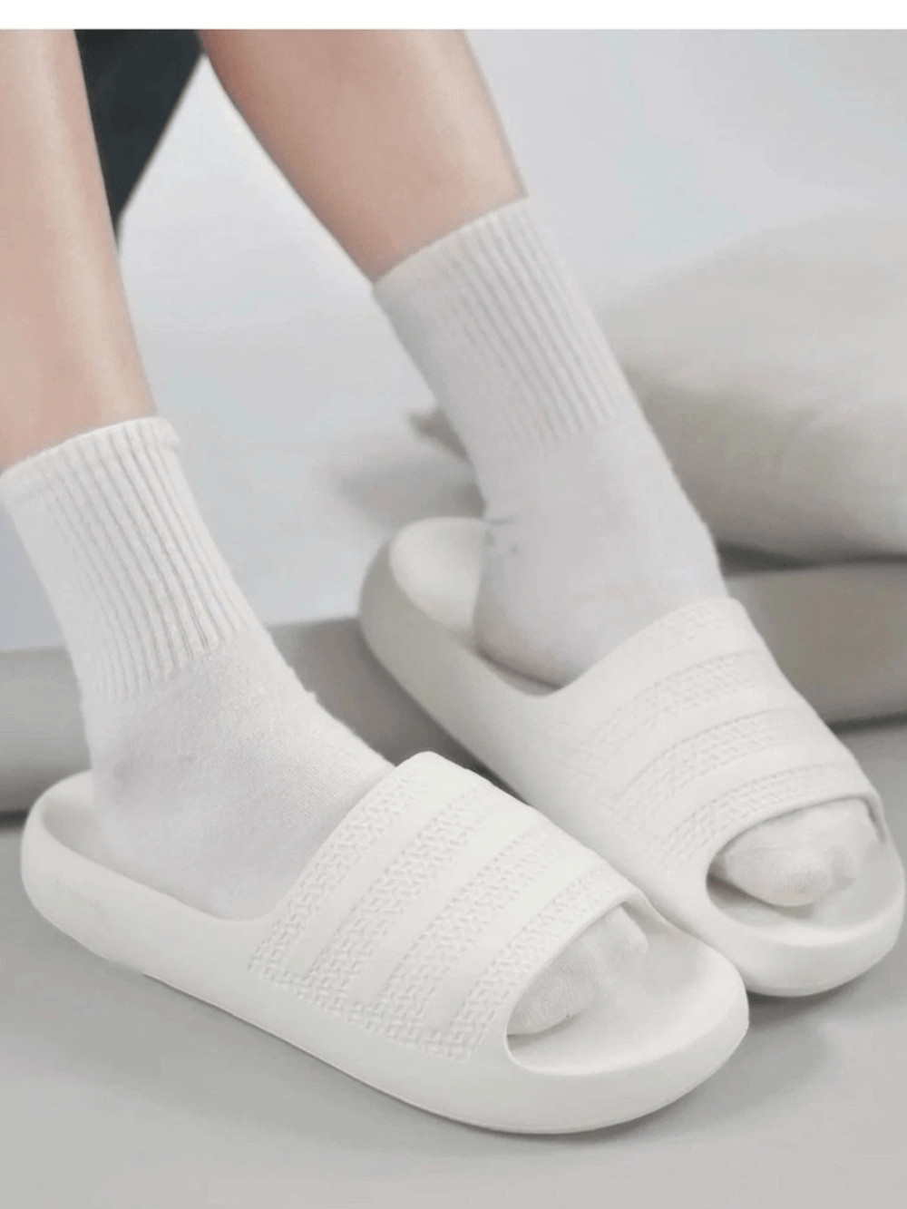 Adidas Off-White Adilette Ayoon Slides, Women’s size 10, NWT No box floor sample